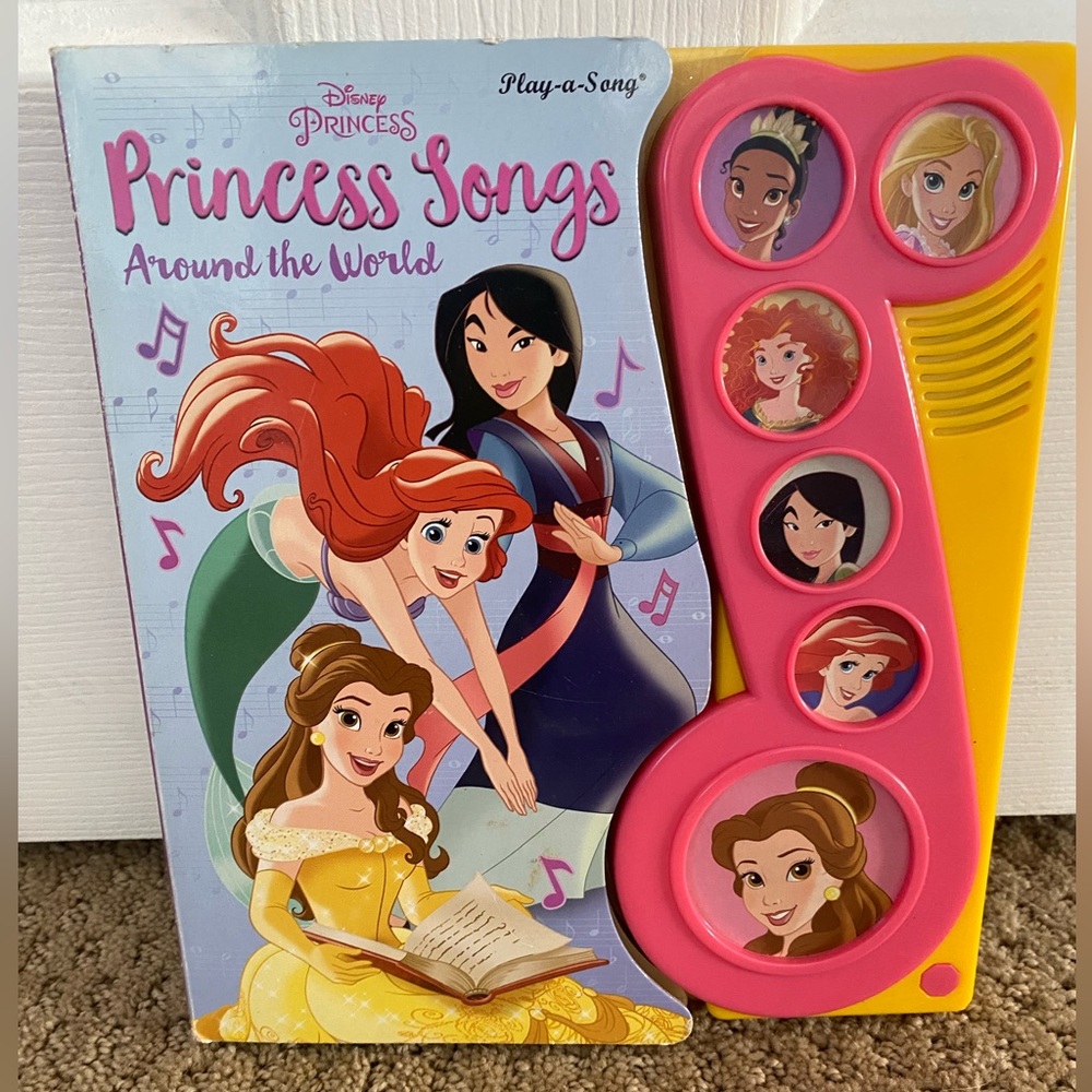 Disney Princess Songs Around The World: Play-a-Song Book